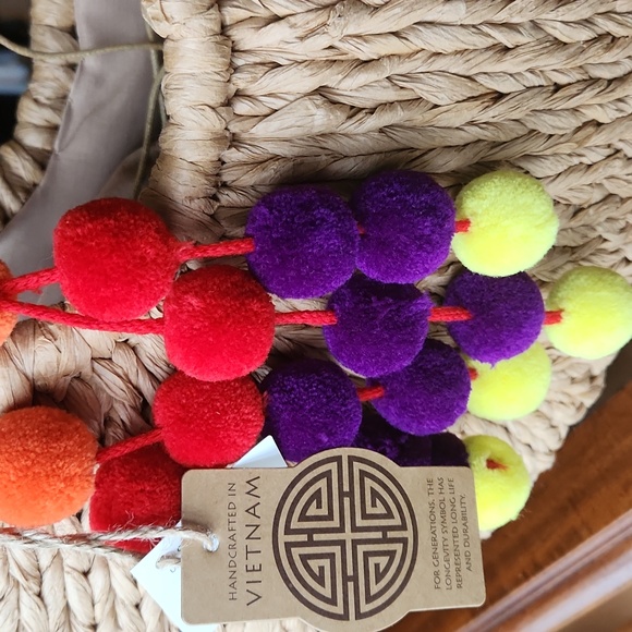 NWT ❗️elegant Vietnam straw bag with 100% cotton lining inside & pom pom accent - Picture 11 of 12